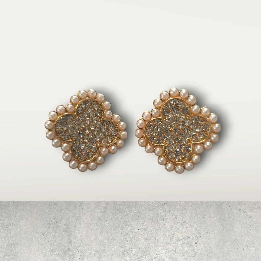 Elegant Gold‎ and Pearl Stud Clover Earrings
